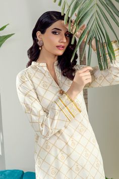 Bonanza Satrangi Rso223p08 Cream Eid Prints 2022 Original brand suit fabric and photography lite diffrance in actual print. Elegant Fitted Patterned Lawn Suit, Elegant Patterned Sets With Printed Motifs, Elegant Long Sleeve Set With Digital Print, Formal Printed Cotton Lawn Suit, Elegant Patterned Lawn Suit, Printed Fitted Lawn Suit For Formal Occasions, Fitted Printed Lawn Suit For Formal Occasions, Elegant Printed Cotton Sets, Spring Formal Printed Lawn Suit