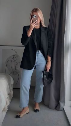 Black Blazer Outfit Casual, Corporate Fashion Office Chic, Chic Blazer Outfit, Corporate Attire Women, Black Blazer Outfit, Outfit Elegantes, Nyc Outfits, Blazer Outfits Casual, Casual Work Outfits Women