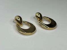 Vintage 14K Yellow Gold Unique Dangle Earrings. This pair of earrings measure 1 1/2 inches in length, 1 inch in width, and weighs a combined total of 4.24 grams. Both earrings are tested and stamped 14k gold. This pair of pre-owned earrings are in good condition and are ready to be worn! Earrings are exactly as shown in photos. This pair of earrings do NOT come with gold backings; they come with rubber backings. Willing to answer any questions and send more pictures if requested, please feel fre Modern Gold-tone Earrings For Anniversary, Formal Gold Earrings With Shiny Finish, Gold Earrings With Shiny Finish For Formal Occasions, Formal Oval Earrings With Shiny Finish, Formal Dangle Earrings With Shiny Finish, Oval Earrings With Shiny Finish For Formal Events, Oval Earrings With Shiny Finish For Formal Occasions, Gold Oval Earrings Stamped 14k, Classic Gold Earrings With Shiny Finish