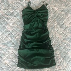 Brand New Hoco Dress // Never Worn Super Soft Side Scrunched Tight Dress Hoco Green Dress, Dark Green Short Dress, Emerald Green Hoco Dress, Dark Green Hoco Dress, Dark Green Homecoming Dresses, Dark Green Dress Short, Tight Hoco Dress, Dark Green Mini Dress, Scrunched Dress