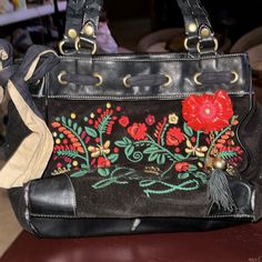 See Wear On Bottom Of Bag And The Inside Of Bag Needs To Be Cleaned (See Pics) This Is Still In Great Condition! Black Juicy Couture, Juicy Couture Bags, Tote Bag Purse, Womens Tote Bags, Juicy Couture, Purses And Handbags, Vintage Black, Black Red, Black And Red