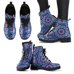 Bohemian Style Shoes, Boho Chic Boots, Casual Boots Womens, Paisley Mandala, Bohemian Boots, Floral Combat Boots, Hippie Boots, Combat Boots Style, Boho Elephant