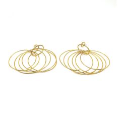 From refined, timeless shapes to modern characters with edge meet AQUARIUS - handcrafted and shape may vary slightly making pieces one of a kind. Available in different finishes. Material Brass 14k Gold plated Brass White Rhodium Plated Infinity Ring, Gift Necklace, Rhodium Plated, Ring Earrings, Necklaces Bracelets, Gold Plate, Gift Card, Plating, Brass