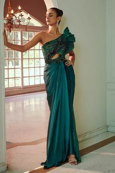 Shop for Adaara Couture Emerald Green Silk Hand Embroidered Pre-draped Saree Gown for Women Online at Aza Fashions Emerald Green Indian Outfit, Draped Saree Gown, Structured Gown, File Decoration, Saree Gowns, Drape Sarees, Ethnic Dresses, Draped Saree, Baby Clothes Patterns Sewing