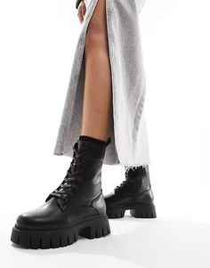 Botas negras con cordones y suela gruesa Anchor de ASOS DESIGN | ASOS Chunky Lace Up Boots, Asos Shoes, Drop Top, Agra, Body Fit, Lace Up Boots, Concert Outfit, Jeans Shop, Bootie Boots