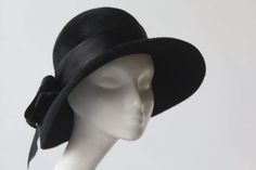 Pandora Felt Cloche Hat. Perfectly proportioned and made in butter soft black velour felt The hat has flattering wide brim contours. An essential stylish cloche hat with pure silk ribbon band and feather detail. Classic and nostlagic, easy to wear and accessorize, simply sophisticated, irresitable in any colour and guaranteed to transform your everyday and special occasions wardrobe.  COLOUR: Black YOUR SIZE S = 21½ M = 22 - 22½ L = 22½ - 23" XL= 23 - 23½ Place a tape measure on your forehead ju Elegant Wide Brim Costume Hat For Winter, Elegant Fur Felt Cloche Hat For Kentucky Derby, Elegant Fur Felt Cloche Hat For Formal Occasions, Elegant Fur Felt Cloche Hat, Elegant Fur Felt Hat With Curved Brim, Elegant Cloche Hat With Short Brim In Fur Felt, Classic Evening Fur Felt Hat, Classic Fur Felt Hat For Evening, Elegant Cloche Costume Hat For Winter