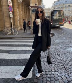 Wide Leg Pant Outfit, Work Fits, Leg Pants Outfit, Fall Mood, Autumn Fits, Traje Casual, Paris Outfits, Looks Black, Outfit Trends