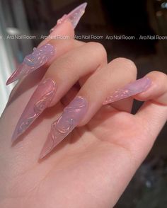 Staleto Nails Pink, Soft Pink Stiletto Nails, Cute Stilletos Nails, Difficult Nail Designs, Cute Stilleto Nails, Medium Stiletto Acrylic Nails, Steletoes Nails, Pink Polygel Nails, Extreme Nails Designs