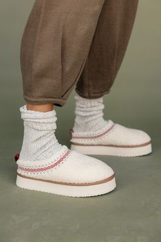 The Fireside Sherpa Slippers are your new Winter companion. Featuring sherpa material and a slight platform, you can say hello to relaxation with ease! manmade materials if in between sizes, size up Casual Cream Slippers For Winter, Casual Cream Winter Slippers, Roolee Shoes, Sherpa Slippers, Lounge Style, Best Dressed, Floral Style, Fall Season, Say Hello