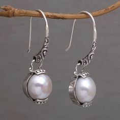 In Bali purnama is the night of the full moon exactly halfway into the lunar cycle shining at its brightest in the night sky. A Balinese cultural ceremony occurs on the full moon in which offerings are placed on the ground outside of homes. The purnama moon is represented here in a beautiful pair of dangle earrings by Made Sugi. Glowing cultured pearls rest gracefully in sterling silver settings. Blue Nile Jewelry, Silver Pearl Jewelry, Moon Moon, Lunar Cycle, Pearl Dangle Earrings, Handmade Jewelry Tutorials, The Full Moon, Pretty Stuff, Pearl Earrings Dangle