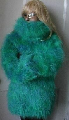 Fuzzy Sweater Outfit, Mohair Sweaters, Pull Mohair, Inspo Pics, Mohair Wool, Fuzzy Sweater, Mohair Sweater, First Night, Date Night