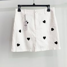 -Cider Denim Mini Skirt -Nwt -Size: Medium -White W/ Black Hearts -Zip & Button Front Enclosure -Smoke Free Home White Heart Print Bottoms For Summer, Casual White Bottoms With Heart Print, White Cotton Bottoms With Heart Print, Ruffle Long Skirt, Olive Mini Skirt, Mini Skirt White, Y2k Mini Skirt, Ruched Midi Skirt, Navy Blue Skirt