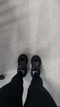 Balenciaga Track Sneakers Outfit Women, Balenciaga Track Runners Outfit, Black Balenciaga Outfit, Black Balenciaga Shoes, Balenciaga Shoes Outfit, Balenciaga Track Outfit, Black Balenciaga Sneakers, Balenciaga Shoes Women, Balenciaga Tracks