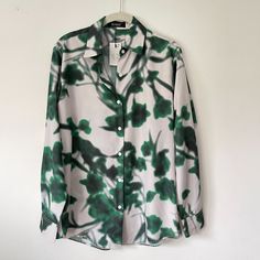 Chic Kourt Green Floral Button Down Blouse Is A Must-Have In Every Woman's Wardrobe. Perfect For Any Casual Or Formal Event, This Top Is Designed To Make You Look Effortlessly Stylish. Kourt Size S Top Features A Beautiful Green Floral Design Button Down Style For Easy Wear Perfect For Casual Or Formal Occasions Makes A Great Addition To Any Wardrobe Msrp $112 Features: Button Down Size: Womens S Condition: New With Tags Green Blouse With Button Cuffs And Spread Collar, Green Blouse With Button Cuffs For Daywear, Green Collared Blouse With Button Cuffs, Green Blouse With Button Closure And Spread Collar, Spring Blouse With Covered Buttons And Spread Collar, Elegant Green Blouse With Spread Collar, Elegant Green Button-up Blouse, Green Button-up Blouse With Button Cuffs, Elegant Green Shirt For Daywear