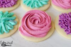 decorated sugar cookies with frosting in the shape of flowers