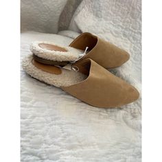 Universal Thread Faux Suede / Cream Faux Fur Inner Sole Zuri Flat Mules. Size 8.5 Brand New With Tags/ Most Have A Box, Never Used/Worn. No Discoloration, Fading, Stains, Scuffs Or Damage. Clean, Smoke-Free Home. Sh-82 Features: Mule Style Shoes Slide On Easy On/Off Faux Suede Outer Inner Sole Lined With Soft Faux Fur Size: Womens 8.5 Condition: New With Box Chic Synthetic Slippers With Round Toe, Chic Synthetic Round Toe Slippers, Fall Synthetic Slip-on Slippers, Beige Synthetic Flats With Round Toe, Fall Cushioned Synthetic Slippers, Fall Synthetic Slippers With Cushioned Footbed, Fall Season Synthetic Slippers With Cushioned Footbed, Beige Synthetic Slippers With Removable Insole, Beige Synthetic Slip-on Slippers