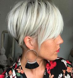 Shampoo For Gray Hair, Sassy Haircuts, Cut Hairstyles, Silver Blonde, Edgy Hair, Mini Cheesecakes, Haircuts For Fine Hair, Short Pixie, Short Haircuts