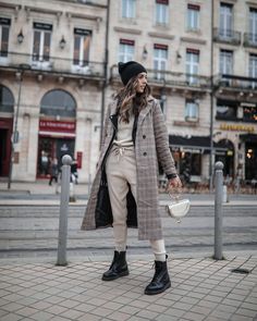 Jogging Outfit Women, Style Combat Boots, Jogging Style, Combat Boot Outfit, Jogging Outfit, Street Clothes, Joggers Outfit, Autumn Outfits, Mode Inspo