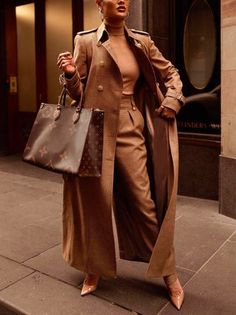 Suits For Women Classy, Plain Coats, Urban Shirt, Plain Jacket, Micah Gianneli, Fashion Black And White, Plain Sweaters, Long Sleeve Fitted Dress, Types Of Coats