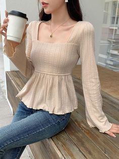 DAZY Square Neck Peplum Hem Tee | SHEIN USA Peplum Shirt Outfit, Korean Blouse Outfit, Peplum Top Outfits Casual, Peplum Top Outfits, Girly Tops, Girly Style Outfits, Korean Blouse, Trendy Outfits Indian, Color Combos Outfit