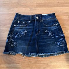 Stretch Denim Vintage Denim Aesthetic, Cute Mini Skirts, Embroidered Denim Skirt, Asian Vintage, Jean Skirts, Jean Mini Skirt, Downtown Outfits, Vintage Skirts, Jeans Diy