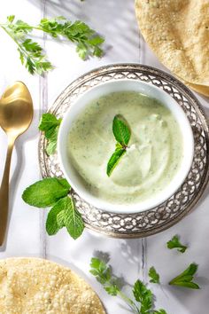 Indian mint sauce in a white bowl. Indian Mango Chutney Recipe, Indian Mint Sauce, Mint Sauce Recipe, Mango Chutney Recipe, Mint Chutney, Christmas Cakes Easy, Mint Yogurt, Mint Sauce