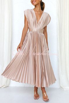 Hello Gorgeous Satin Pleated Midi Dress Pleated Satin Dress, Style Party, Maxi Robes, Weave Style, Pleated Maxi, Pleated Midi Dress, Dresses Party, Vestido Casual, Maxi Dresses Casual