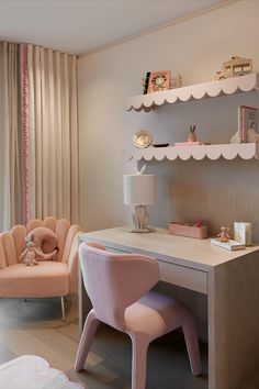 pink bedroom Desk For Girls Room, Narrative Design, Daughter Room, Laura Hammett, Kids Dressing Table, Kids Room Desk, Girl Desk, Big Girl Bedrooms, Kids Bedroom Inspiration