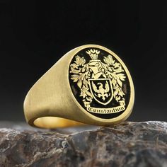 Personalized Custom Family Crest Signet Statement Silver Ring for Men Anniversary Gift fathers day gift. I offer you the Family Rings that would you pass down as legacy from one generation to the next. Your custom products will be designed and tailor-made to your liking with your own customized logo. Raised or Engraved Logo style round ring has 3 different ring face size, more color plating and polishing available. Personalize Ring face as your wish and Please contact with me and just send photo Family Seal, Family Crest Rings, Silver Ring For Men, Custom Signet Ring, Family Logo, Family Rings, Logo Style, Mens Anniversary Gifts, Silver Coat