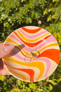 Warm summer toned abstract swirly line art trinket / ring dish, inspired by 70s patterns and prints! My ceramic dishes are all carefully hand painted with bright acrylic colours and sealed with a protective, smooth gloss. Perfect size for keeping your jewellery or other bits all in one place whilst adding to your super cute aesthetic and brightening up your day! Air Dry Clay Art, Dry Clay Art, Clay Trinket Dish, Colorful Bowls, Ceramic Ring Dish, Ring Bowl, Art Bowls, Clay Paint