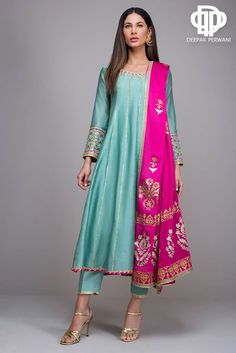 Gaun Design Dresses Indian, Gaun Design, Anarkali Dress Pattern, Gaun Fashion, Indian Party, Indian Party Wear, Casual Indian Fashion, Pakistani Dresses Casual, Salwar Kamiz