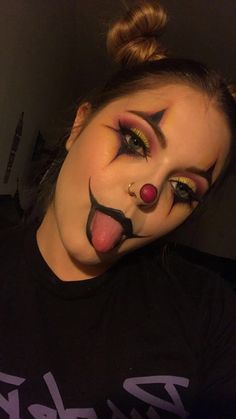 Scary Hot Clown Costume, Clown Face Paint For Women, Half Clown Half Skull Makeup, Halloween Makeup Inspo Clown, Diy Clown Makeup Women, Halloween Costumes Ideas Clown, Quick Clown Makeup, Halloween Face Makeup Clown, Clown Girl Makeup Halloween