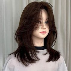 Fesyen Rambut Pendek, Pretty Hair Cuts, Layered Haircuts For Medium Hair, Hair Inspiration Short, Hairstyles For Layered Hair, Haircuts For Wavy Hair, Short Hair Styles For Round Faces