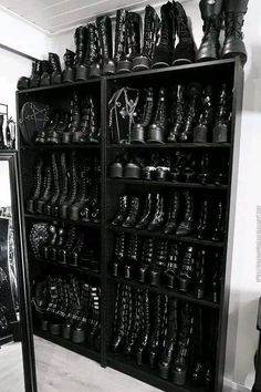 Goth Houses, Gothic Decor Bedroom, Shoe Hacks, Gothic Room, Gothic Bedroom, Trying New Things, Dark Home Decor, Goth Home