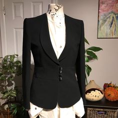 Basler Elegant Blazer Fit Flare Collar 4 Eye Button Closure Structured For Amazing Shape Figure Stylish Looks Like Tuxedo Penguin Crop Jacket Sz 38 Black Pics Don’t Make Justice! Eye Hock Is Damaged, Easy Fix. Otherwise In Excellent Condition Probably Nwot Not Visible Signs Of Wear Founded All Sales Are Final Elegant Semi-formal Blazer With Covered Buttons, Elegant Blazer With Notch Lapel And Covered Buttons, Fitted Notch Lapel Blazer With Buttons, Fitted Blazer With Notch Lapel And Buttons, Semi-formal Blazer With Covered Buttons And Lapel Collar, Formal Fitted Button-up Suit, Fitted Long Sleeve Blazer With Buttons, Elegant Fitted Button-up Suits, Evening Suit With Notch Lapel And Buttons