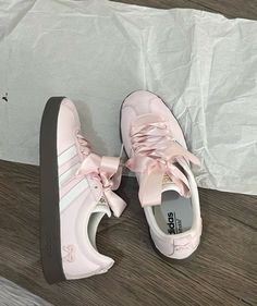 adidas neo VI Court Adidas Vl Court, Wishlist Ideas, Skateboarding Shoes, Adidas Neo, Hanukkah Gifts, Pink Adidas, Pretty Shoes, Christmas Wishlist