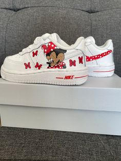 Hand painted custom Minnie Mouse Nike AF 1s. Unisex sneakers for boy or girl. These are perfect for a birthday gift or Christmas gift, or for everyday wear! All shoes come in original Air Force shoebox. Usually ships out within 10-14 days depending on shoe availability. Message me for a custom name added or a change in details. ** A professional top coat is painted over shoes for protection. Do not scrub where paint is as it may chip** No refunds as these shoes are made per order. Minnie Mouse Custom Shoes, Business Shoe, Minnie Mouse Shoes, Painted Shoes Diy, Shoes Diy, Disney Shoes, Mini Mouse, Shoe Design, Business Shoes