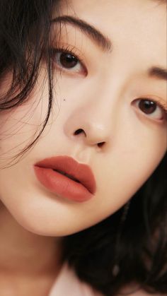 Shiny Lipstick, Lip Glaze, Kiss Makeup, Luxury Makeup, Beauty Art, Aesthetic Makeup, Beauty Trends