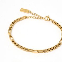 With a stunningly unique chain detail, the Juniper Bracelet is the classic bracelet that will make your look scream elegance and style! Layer with smooth cuffs or crushed metal to play with texture, the world is your oyster with Juniper!   14k Gold Plated (1 Micron Thick) Stainless Steel Base E-coating for a premium finish Lead & Nickel Free Measurements: 16cm chain + 4cm extension CARING FOR YOUR AOE JEWELS At Arms Of Eve, we take great pride in the quality of all our jewellery. All AOE pieces The World Is Your Oyster, World Is Your Oyster, June Birthstone Jewelry, Classic Bracelets, Zodiac Jewelry, Gifts For New Mums, Men's Jewelry Rings, Pearl Jewellery Earrings, Affordable Jewelry