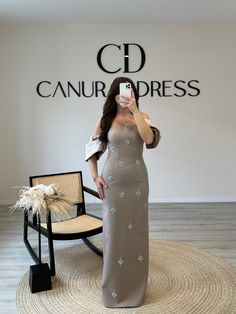 a woman is taking a selfie in front of a sign that says canurdress