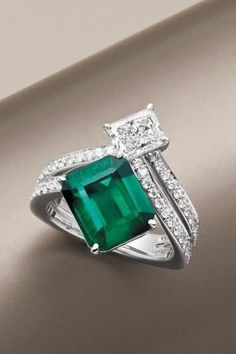 Elegant Green Evening Rings, Elegant Jewelry With Accent Stones For Party, Elegant Party Jewelry With Accent Stones, Luxury Emerald Cut Rings For Party, Elegant Emerald Ring For Formal Occasions, Fine Jewelry Emerald Ring For Parties, Elegant Green Rings For Parties, Luxury Silver Rings For Party, Elegant Emerald Ring For Party