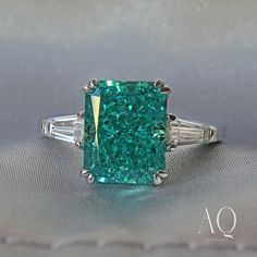 Emerald Green Ring, Green Diamond Rings, Big Light, Verde Smeraldo, Green Ring, Green Rings, Classy Jewelry, 925 Ring, Green Diamond