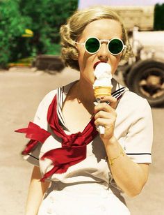 Bette-Davis---1930s-sunglasses Betty Davis, Hollywood Costume, Thanksgiving Images, Dapper Day, Bette Davis, Tinted Sunglasses, Vintage Glasses