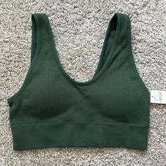 Padded And Stretchy Casual Green Sports Bra With Built-in Bra, Seamless Casual Bra For Workout, Green Casual Sports Bra With Seamless Construction, Casual Solid Everyday Bra, Casual Green Seamless Sports Bra, Casual Stretch Bra For Yoga, Casual Yoga Bra With Stretch, Casual Stretch Yoga Bra, Green Sports Bra For Loungewear