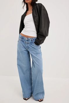 Low Waist Wide Leg Jeans with Seam Details Blue | NA-KD Low Waist Wide Leg Jeans Outfit, Trendy Flare Jeans With Contrast Stitching, Light Denim Jeans Outfit, Low Waist Trousers, Loose Jeans Outfit, Wide Leg Trousers Outfit, Fits 2023, Wide Leg Outfit, Low Rise Baggy Jeans