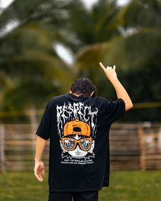 a man in black shirt throwing a frisbee