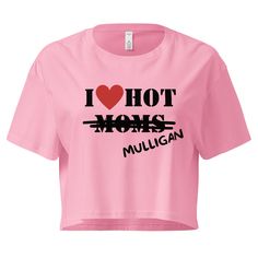 Show off your love for Midwest Emo with this playful crop top, perfect for Riot Fest and Midwest emo fans! Featuring the phrase "I heart hot moms" with "moms" humorously crossed out and replaced with "mulligan," this top is a must-have for any fan of the band. The trendy design and cheeky message make it a standout piece, ideal for concerts, festivals, or just rocking out with friends. Made from soft, breathable fabric, it's comfortable enough for all-day wear while still making a bold statement Punk Style Letter Print Crew Neck Crop Top, Punk Style Cotton Crop Top With Letter Print, Punk Short Sleeve Crop Top With Letter Print, Punk Style Cotton Short Sleeve Crop Top, Punk Style Cotton Crop Top With Short Sleeves, Cotton Crop Top With Letter Print Band Merch, Band Merch Cotton Crop Top With Graphic Print, Edgy Cotton Crop Top With Letter Print, Cotton Crop Top With Custom Print