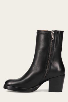 The hallmark of these ankle boots is the vintage pull-up leather's softness and sheen. Their unique character is intensified by the heritage, raised stitching, and strong heel, while the round toe, leather lining, and side zipper provide comfort and conve Chelsea Boots Men Outfit, Boots Men Outfit, Ankle Boots With Jeans, Short Ankle Boots, The Frye Company, Jean Short, Chelsea Boots Men, Leather Boots Women, Pull Up