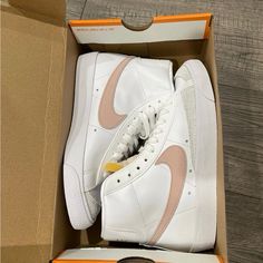 Nike Women Blazer Mid 77 Size 6 New White High-top Sneakers With Cushioned Footbed For Spring, White Cushioned High-top Sneakers For Spring, Spring White High-top Sneakers With Cushioned Footbed, White Sneakers With Speckled Midsole, High Top Nike, Nike 95, Nike Vapor Max, Nike Air Force 1s, Nike Airforce 1