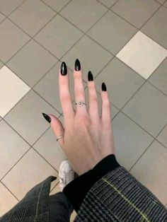 Black Swan Nails, Swan Nails, Nails Aesthetics, Home Nail Salon, Hello Nails, Minimalist Nail Art, Gel Nails Diy, Nails Aesthetic